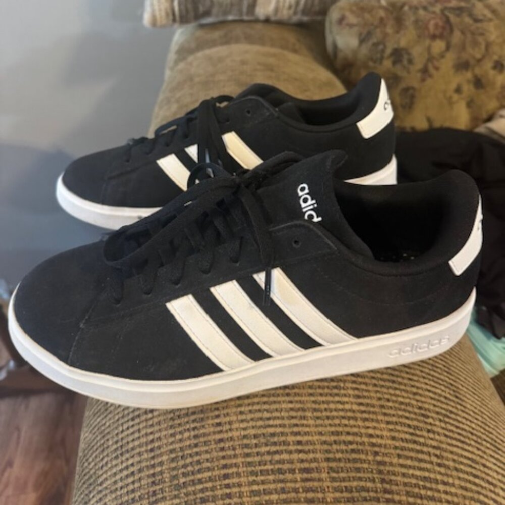 Men's Adidas shoe New without tags size 11